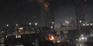 Вибухи зупинили поїзди: у Ростові невідомі дрони атакували важливий міст (фото)