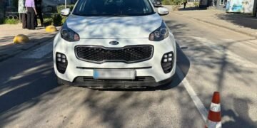 У Бориславі автомобіль збив 42-річну жінку: потерпілу госпіталізували, – ФОТО