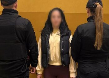 У Львові затримали 23-річну жінку, підозрювану в пограбуванні магазину на Городоцькій