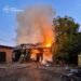 На Львівщині пожежа охопила дах господарської будівлі: вдалося врятувати свійських тварин і гараж, – ФОТО