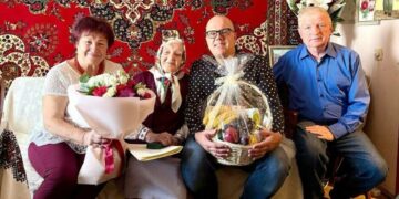 Пів століття працювала паспортисткою: мешканка Львівської громади відсвяткувала 100 років