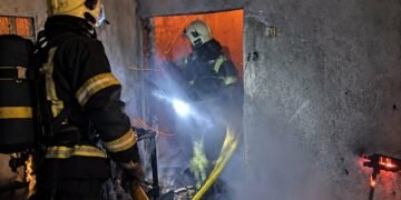 На Львівщині горіли господарська будівля та автомобіль: рятувальники врятували дві споруди, – ФОТО