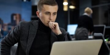 Розслідування УП у Відні закінчилося арештом: Ткача взяли під варту, оператор зник