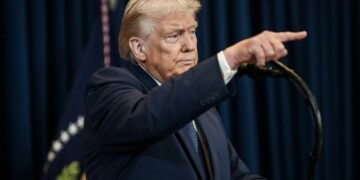 “Два роки тому міг укласти кращу угоду”: Трамп звинуватив Зеленського у затягуванні війни