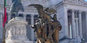 Духовна влада і французька сила: тисяча років історії Рима, про яку ви не знали
