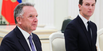 FT: Вашингтон спокушає Кремль нафтовими угодами, щоб посадити Путіна за стіл переговорів