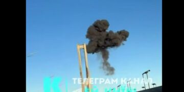 Росія вдарила по Північному мосту в Києві: як тепер їздять автобуси й тролейбуси