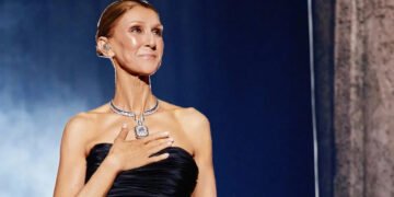 Важкохвора Селін Діон впала прямо на сцені (відео)