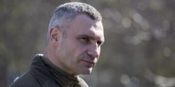 Кличко: уламки ворожого БпЛА впали на залізничні колії в Солом’янському районі Києва