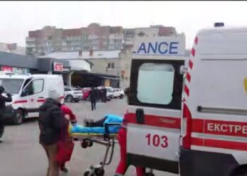 Удар “Шахеда” по Луцьку: Зеленський закликав не вмовляти Москву, а змушувати зупинитися