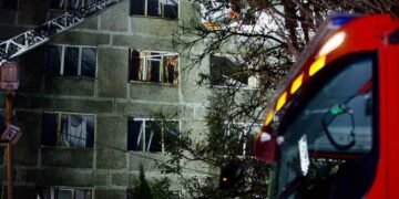 У Дніпрі через атаку на гуртожиток ПТУ постраждали дві дівчини-підлітки, горить п’ятий поверх