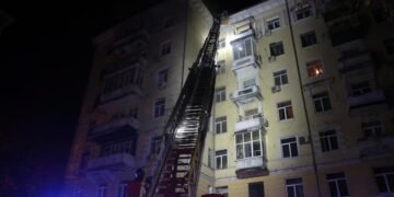 Війська РФ атакували Дніпро дронами: троє поранених, шістьох врятовано – ДСНС