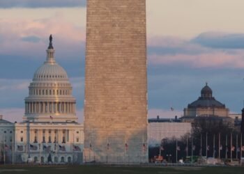 Демократи в Конгресі США просять банки зберігати дані про угоди з РФ для можливого розслідування