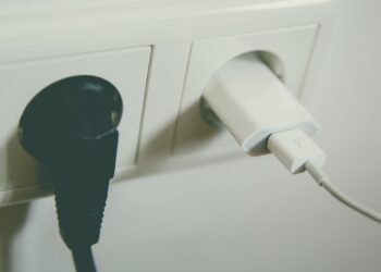 У Києві скасували поділ на черги відключень світла та запровадили індивідуальні графіки для будинків – ДТЕК