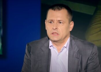 Російський дрон влучив у цивільний електропотяг у Дніпрі: Філатов заявив про багато загиблих
