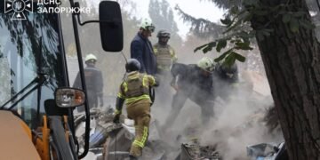 В Запоріжжі завершені пошуково-рятувальні роботи на місці удару РФ по житловому будинку