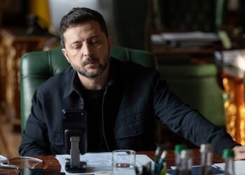 Зеленський розповів Стере про російські атаки – “дуже підлі удари, які весь день тривають”