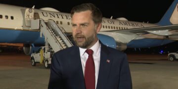 “Партнер у певному сенсі”: Венс не зміг назвати Україну союзницею США і виступив проти вступу в НАТО (відео)