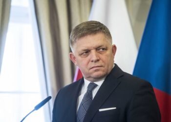 Фіцо приїде на переговори до Львова, але паралельно відновлює економічну комісію з РФ