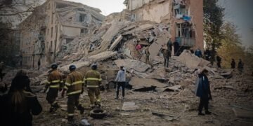Унаслідок ракетного удару по багатоповерхівці в Прилуках є загиблі й поранені – ОВА