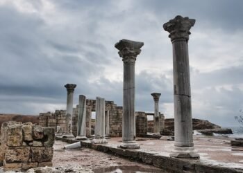 ГУР оприлюднило дані п’ятьох осіб, причетних до незаконних археологічних робіт у Криму, та 14 викрадених культурних цінностей