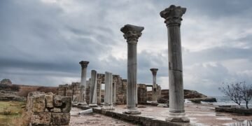 ГУР оприлюднило дані п’ятьох осіб, причетних до незаконних археологічних робіт у Криму, та 14 викрадених культурних цінностей