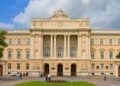 По 10 тисяч гривень щомісяця: у Львівському університеті призначили стипендії 40 першокурсникам