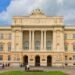 По 10 тисяч гривень щомісяця: у Львівському університеті призначили стипендії 40 першокурсникам