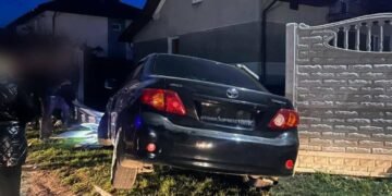 Біля Львова 51-річний водій Toyota протаранив приватну огорожу