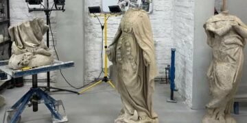 У Львові на старому цвинтарі знайшли три скульптури Богородиці, які можуть належати Макольондрі