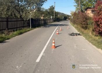 На Львівщині поліцейські зіткнулися з велосипедом: постраждав 11-річний хлопчик