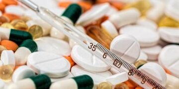Антибіотики без призначення лікаря: чому українці досі лікують застуду «сильними» препаратами