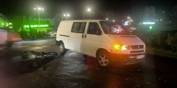 У Трускавці мікроавтобус зіткнувся з електровелосипедом: постраждали дві школярки