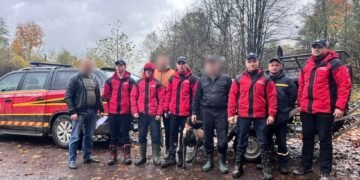На Дрогобиччині рятувальники всю ніч шукали чоловіка, який заблукав у лісі