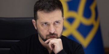 Зеленський підписав закони про податки на посилки та звітність онлайн-платформ