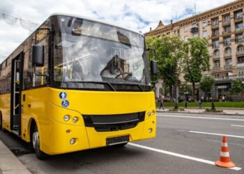 Повітряна тривога в Києві: два мости перекриватимуть в одному напрямку