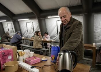 Три райони Києва розгортають “пункти незламності”, там найважча ситуація зі світлом