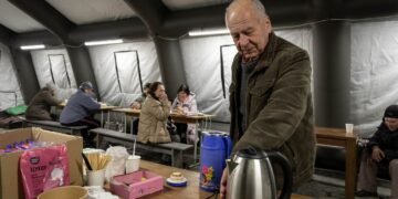 Три райони Києва розгортають “пункти незламності”, там найважча ситуація зі світлом