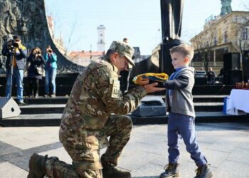 У Львові виплатять по 10 тисяч гривень дітям загиблих захисників: куди звертатися