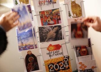 Львів’ян кличуть створити різдвяні листівки, щоб допомогти військовим