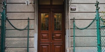 У Львові відреставрували історичну браму на Коновальця: що вдалося відновити