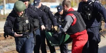 Удар РФ по залізничному вокзалу у Дніпрі: Зеленський показав фото та відео наслідків