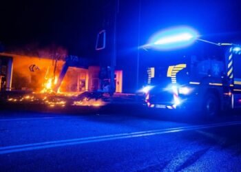 На Хмельниччині рятувальники ліквідують наслідки російської нічної атаки – ДСНС