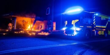 На Хмельниччині рятувальники ліквідують наслідки російської нічної атаки – ДСНС