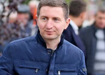 Скандального антивакцинатора Остапа Стахіва доставили до ТЦК у Львові: він проходить військово-лікарську комісію