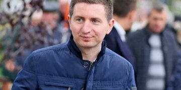 Скандального антивакцинатора Остапа Стахіва доставили до ТЦК у Львові: він проходить військово-лікарську комісію