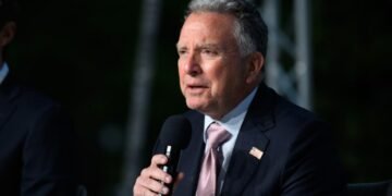 Завершити війну до зими: Віткофф розповів про переговори США, Європи та України