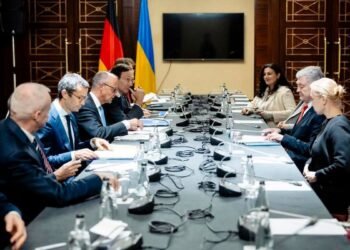 Порошенко обговорив із канцлером Німеччини Мерцем ситуацію на фронті, підтримку України та євроінтеграцію