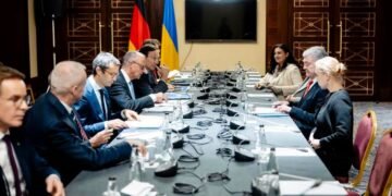 Порошенко обговорив із канцлером Німеччини Мерцем ситуацію на фронті, підтримку України та євроінтеграцію