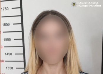 У Золочеві жінка знайшла чужий телефон і викрала понад 11,5 тисячі гривень із банківського рахунку